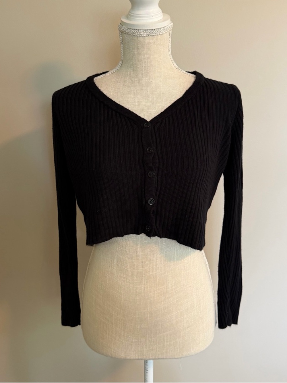Cropped Black Ribbed Button-Up Cardigan - Picture 2 of 8